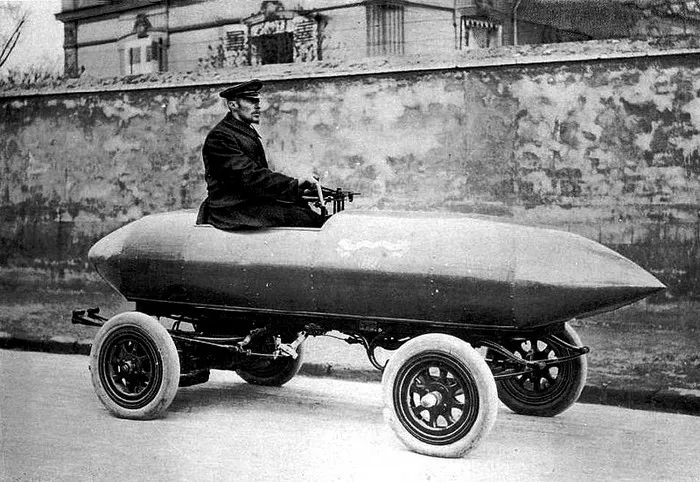 La Jamais Contente, primer coche en superar los 100 km/h en 1899