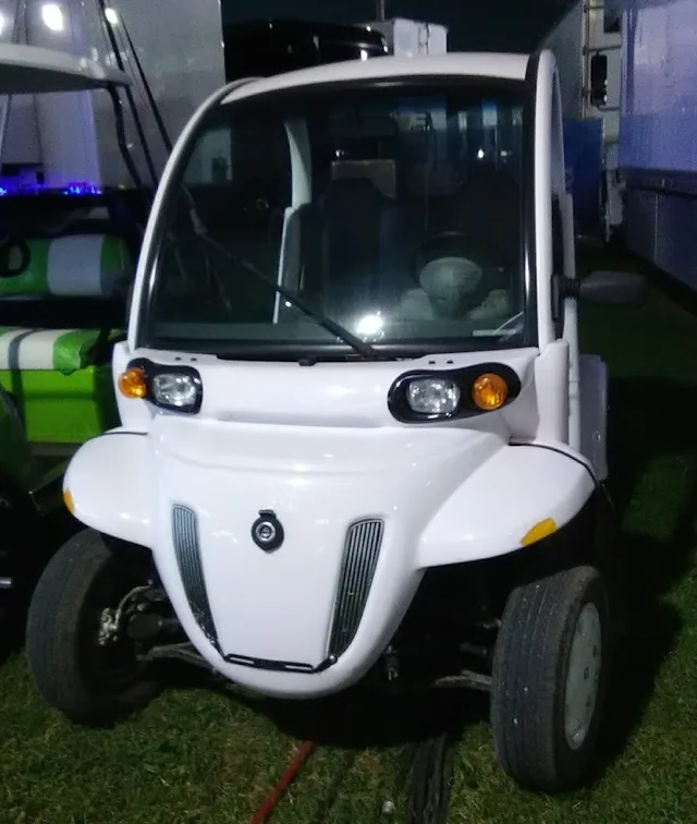 GEM e2 neighborhood electric vehicle, the American low-speed alternative to the Citroën Ami