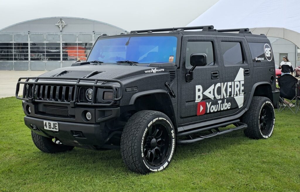 Hummer H2 del 2005, simbolo dell'eccesso degli anni Duemila
