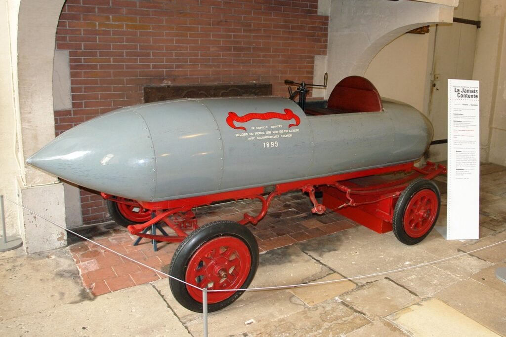 La Jamais Contente esposta al Musée national de la Voiture, nel Château de Compiègne