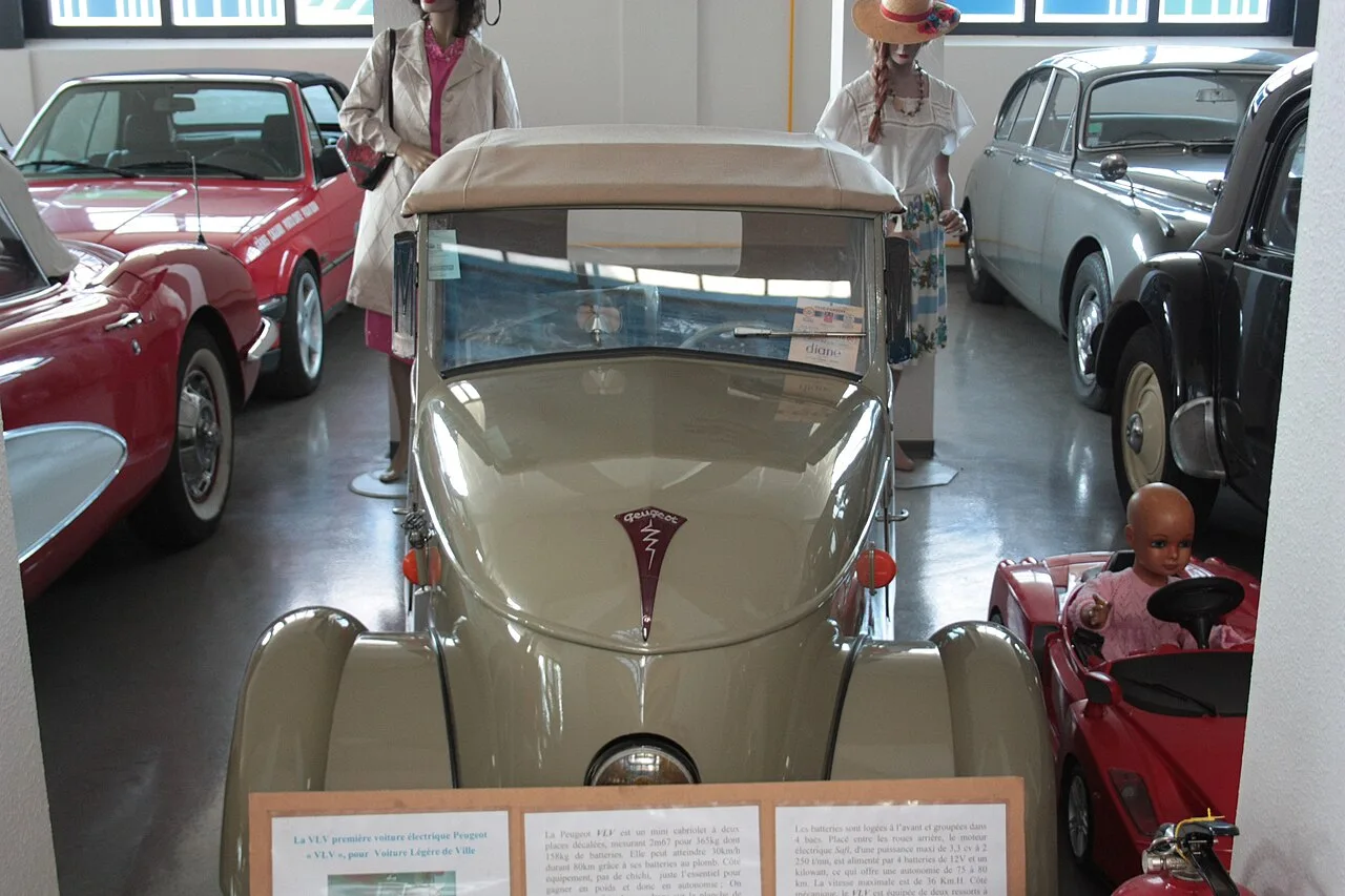 Peugeot VLV del 1941, cabriolet elettrica a due posti con un solo faro