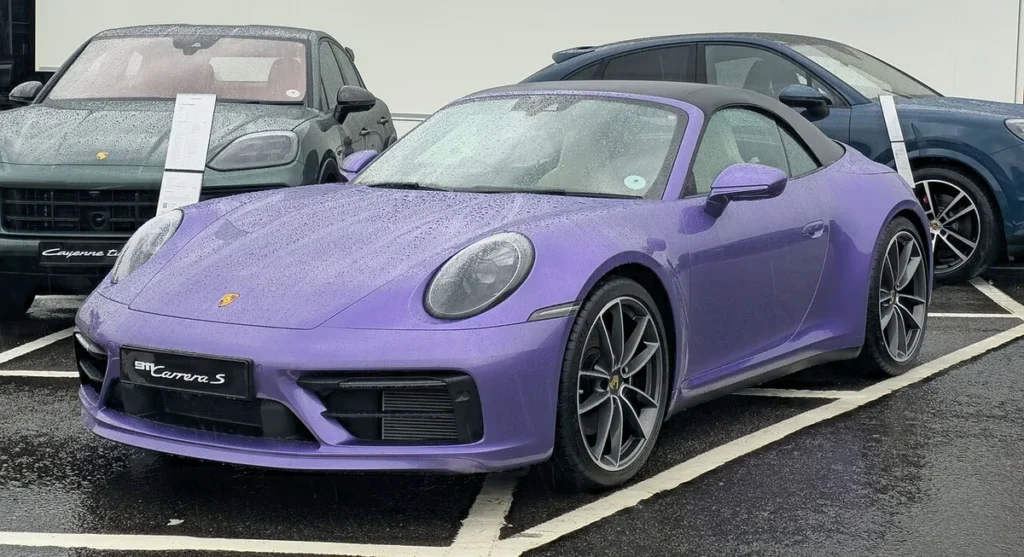 Porsche 911 Carrera S, el coche que mejor conserva su valor frente al Taycan