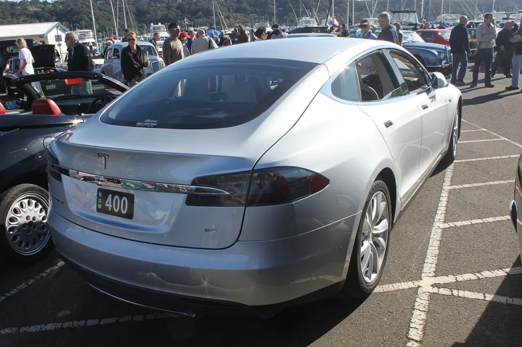 Tesla Model S 85 del 2015, con la batteria da 85 kWh colpita dall'aggiornamento del 2019