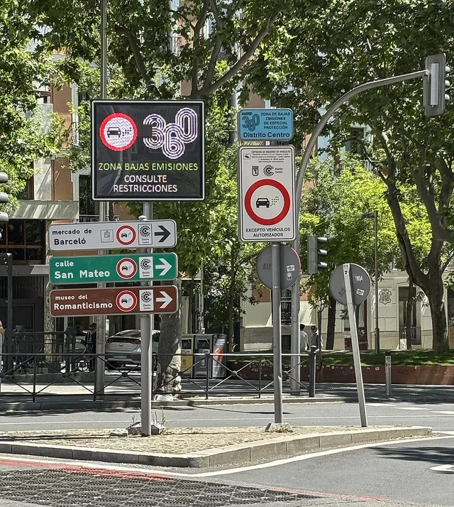 Entrada a la zona de bajas emisiones del Distrito Centro de Madrid en Alonso Martínez